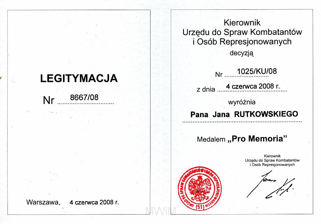 KKE 3276-2.jpg - Legitymacja KUdSKiOR, "medal PRO Memoria", Jana Rutkowskiego, Warszawa, 2008 r.